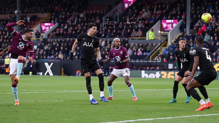 Armando Broja finds the net but his effort is ruled out for offside