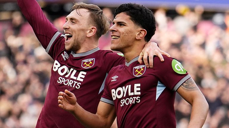 Goalscorers Mateus Fernandes and Jarrod Bowen celebrate at London Stadium