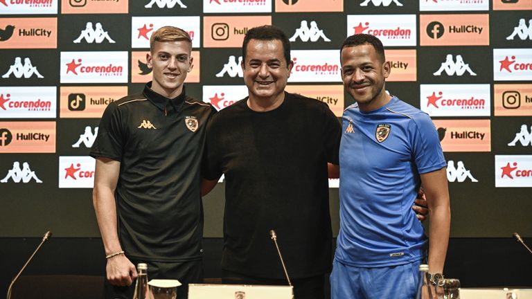 Rosenior coached Liam Delap at Hull