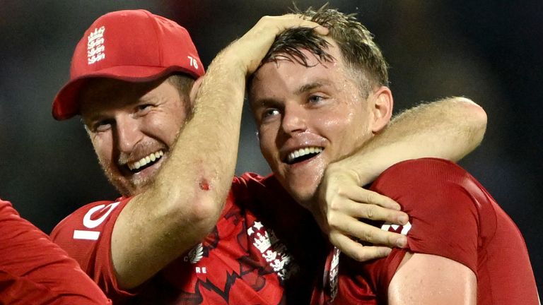 England's Liam Dawson (C) congratulates England's Sam Curran (R) after taking the hat trick wicket of Sri Lanka's Matheesha Pathirana (not pictured) during the first Twenty20 international cricket match between Sri Lanka and England at the Pallekele International Cricket Stadium in Kandy on January 30, 2026. (Photo by Ishara S. KODIKARA / AFP)