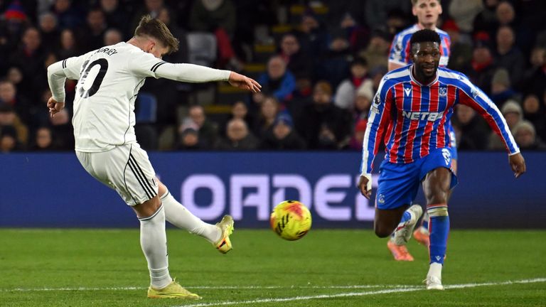 Tom Cairney equalises for Fulham at Selhurst Park