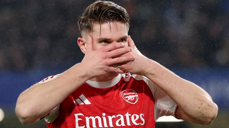 Viktor Gyokeres celebrates doubling Arsenal's lead over Chelsea in the first leg of the Carabao Cup semi-final