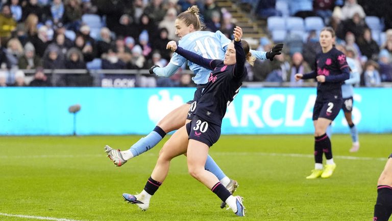 Vivianne Miedema doubles Man City's lead against Everton