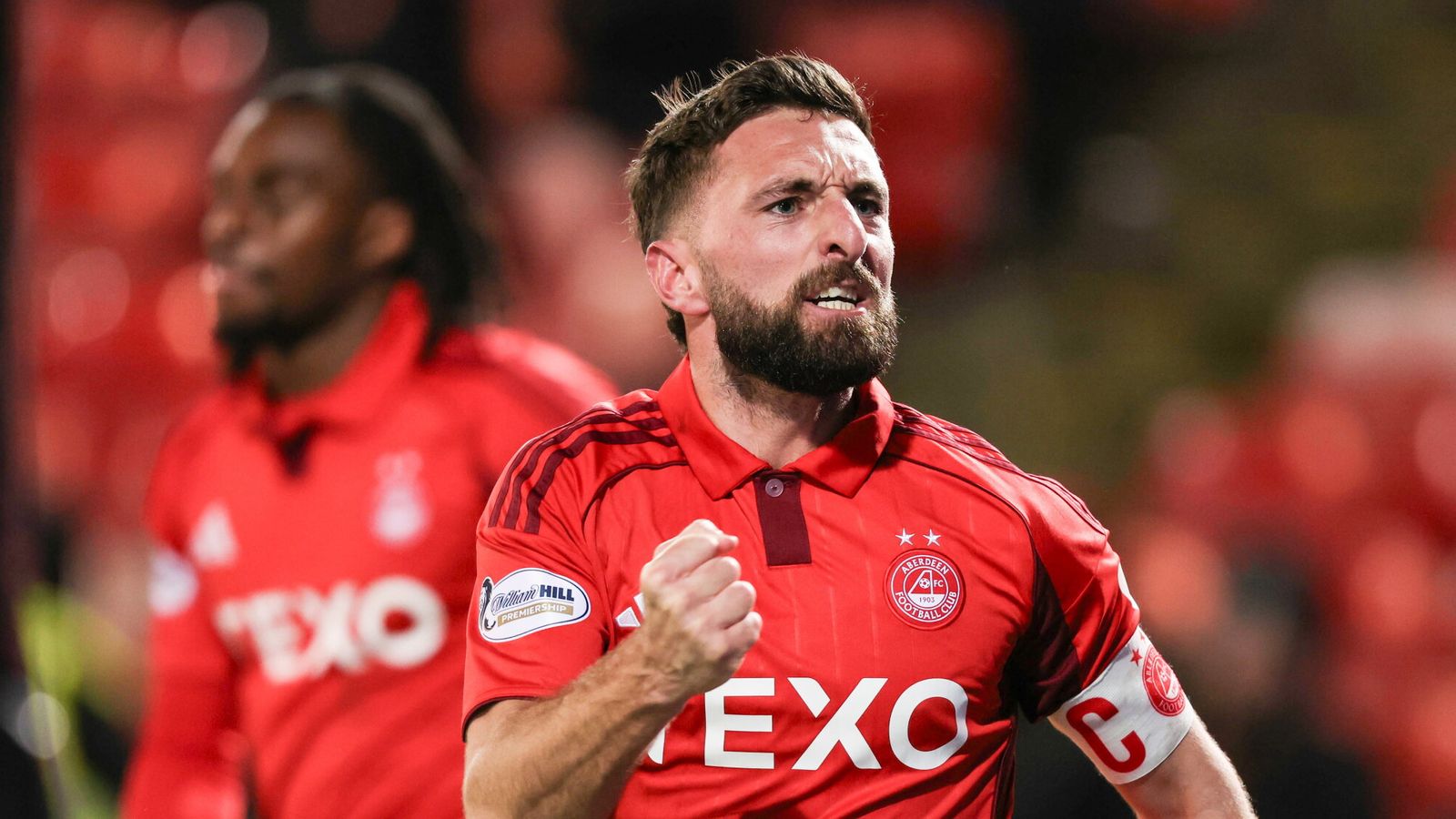 Shinnie, Dons discuss new deal | Arfield in 'positive' talks over new Livi role