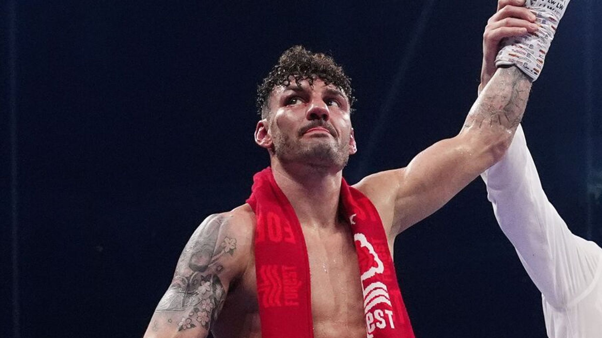 leigh-wood-defeats-josh-warrington-as-sandy-ryan-becomes-two-weight