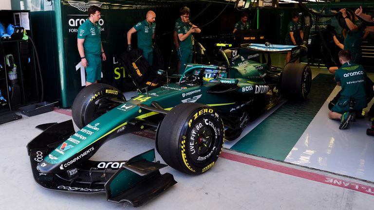 Fernando Alonso Aston Martin Bahrain testing