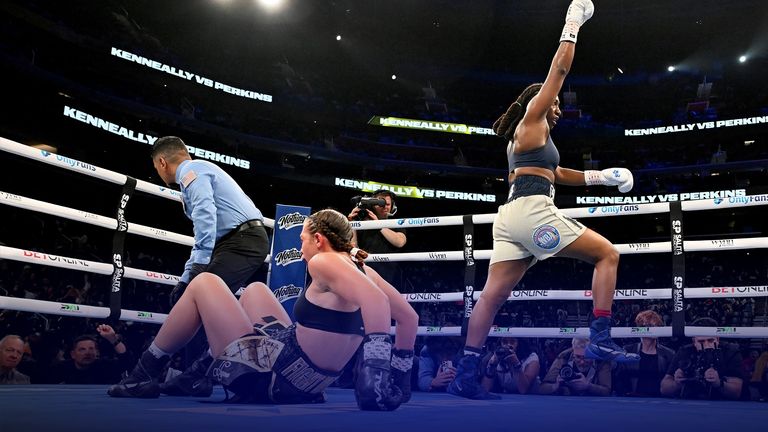 Danielle Perkins stopped Che Kenneally in sensational fashion as she won the WBA light heavyweight title.
