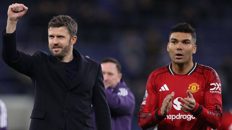 Gary Neville says Manchester United can finish third in the Premier League