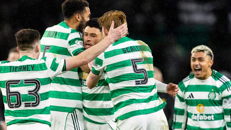 GLASGOW, SCOTLAND - FEBRUARY 11: Celtic's Alex Oxlade-Chamberlain celebrates scoring to make it 2-1 with teammates (L-R) Kieran Tierney, Auston Trusty and Liam Scales during a William Hill Premiership match between Celtic and Livingston at Celtic Park, on February 11, 2026, in Glasgow, Scotland. (Photo by Ross MacDonald / SNS Group)