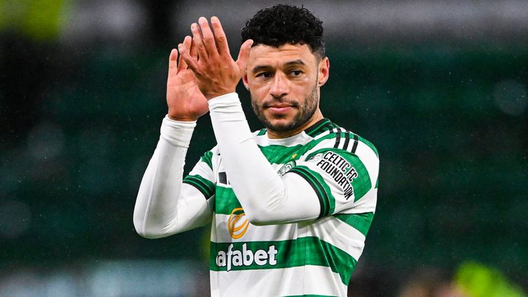 GLASGOW, SCOTLAND - FEBRUARY 11: Celtic's Alex Oxlade-Chamberlain applauds fans at full time during a William Hill Premiership match between Celtic and Livingston at Celtic Park, on February 11, 2026, in Glasgow, Scotland. (Photo by Paul Devlin / SNS Group)