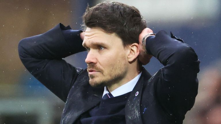 Rangersin päävalmentaja Danny Röhl William Hillin Valioliigan ottelussa Livingstonin ja Rangersin välillä