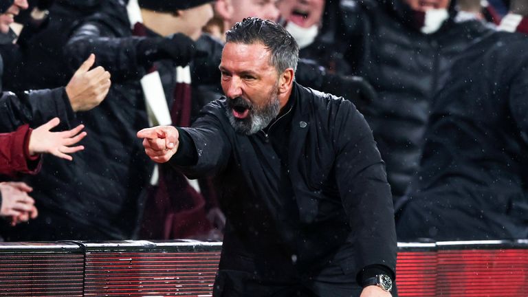 EDINBURGH, SCOTLAND - FEBRUARY 10: Hearts Head Coach Derek McInnes celebrates during a William Hill Premiership match between Heart of Midlothian and Hibernian at Tynecastle Park, on February 10, 2026, in Edinburgh, Scotland. (Photo by Craig Williamson / SNS Group)