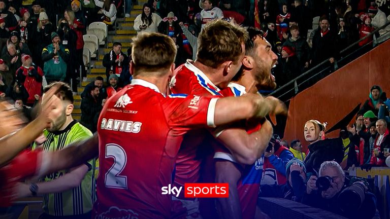 Hull KR vs Brisbane Broncos: Peta Hiku connects with Tyrone May grubber to extend Hull KR lead