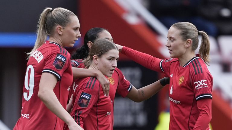 Manchester United's Jess Park (centre) celebrates scoring their equaliser