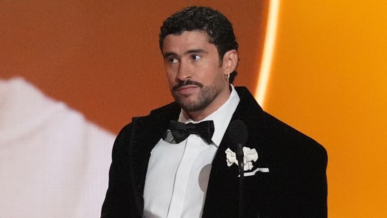 Bad Bunny at the Grammy Awards after winning the best música urbana album category