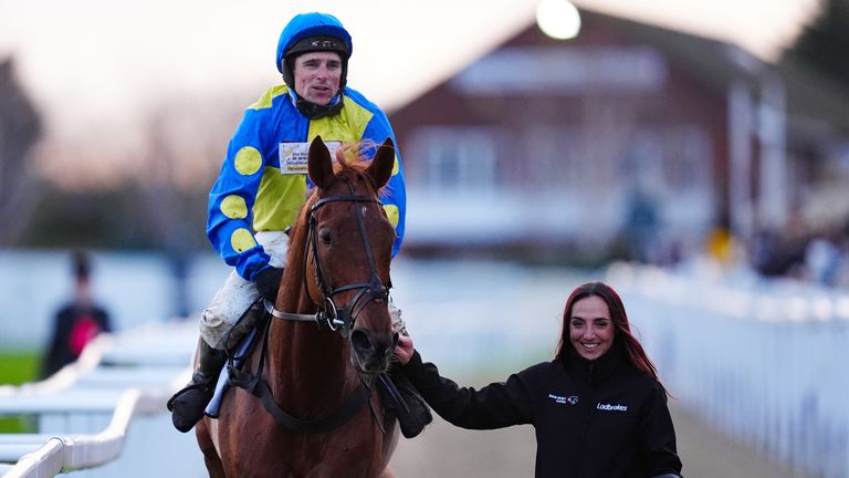 Сегодня на Sky Sports Racing: Potters Charm ищет золото National Spirit в Фонтвелле вместе с Херефордом в воскресенье.