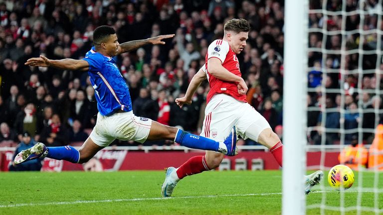 Viktor Gyokeres scores late on to put Arsenal 3-0 up against Sunderland