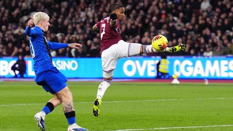 Crysencio Summerville fails to convert a big chance against Bournemouth