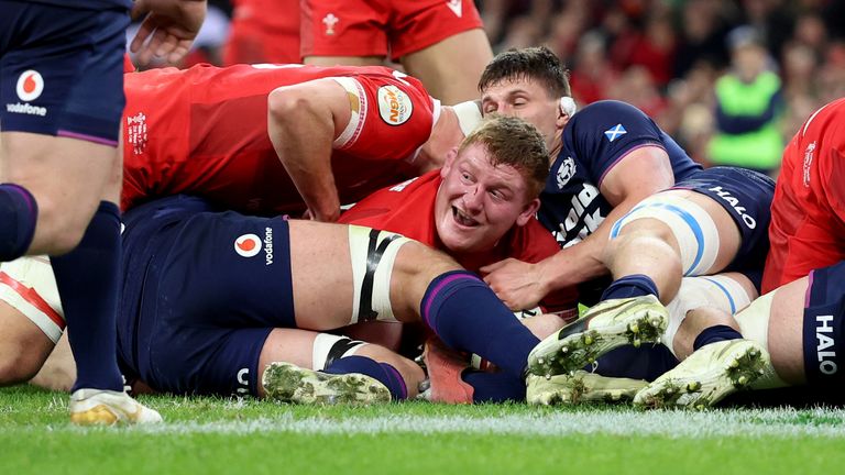 Wales prop Rhys Carre forced his way over for the opening try in the 10th minute