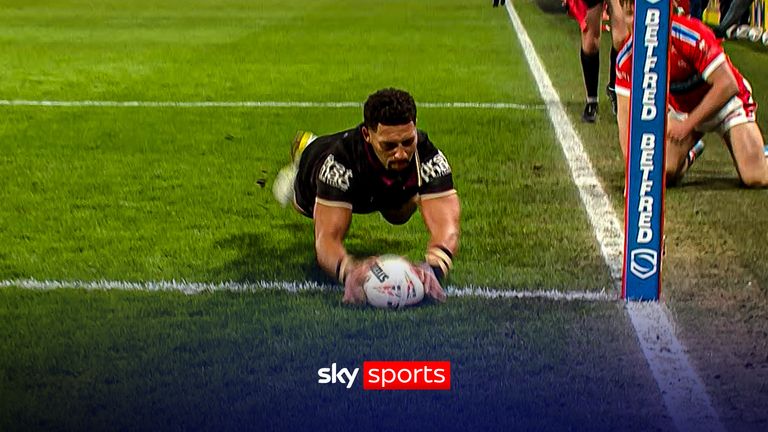 Hull KR vs Brisbane Broncos | Karapani and Gehamat Shibaski acrobatically combine for Broncos