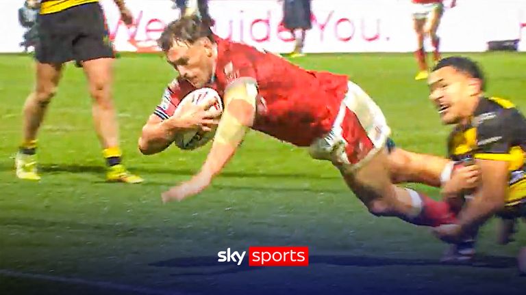 Jai Whitbread scores a try for Hull KR