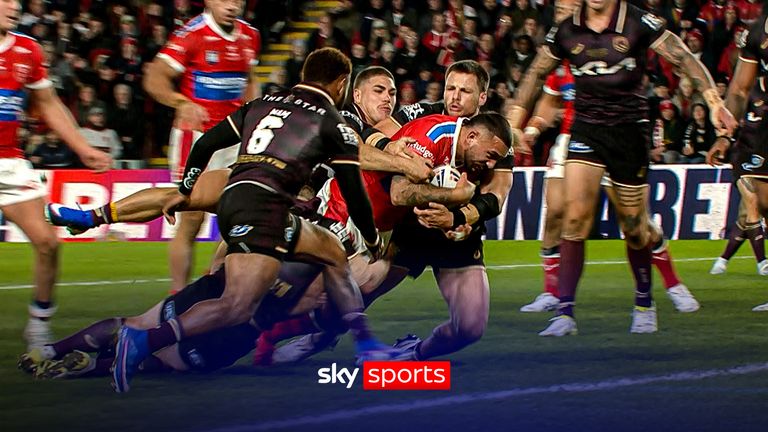 Hull KR vs Brisbane Broncos | Skipper Eliiot Minchella battles over for Hull KR second try against Brisbane