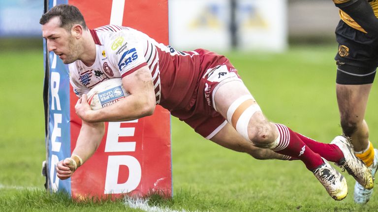Jake Wardle scores Wigan's fifth try against Castleford