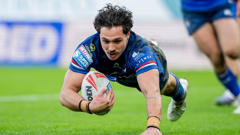 Nikotemo scores a try against Huddersfield