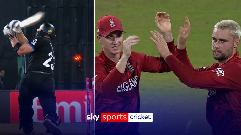 Done by spin! Will Jacks removes Glenn Phillips