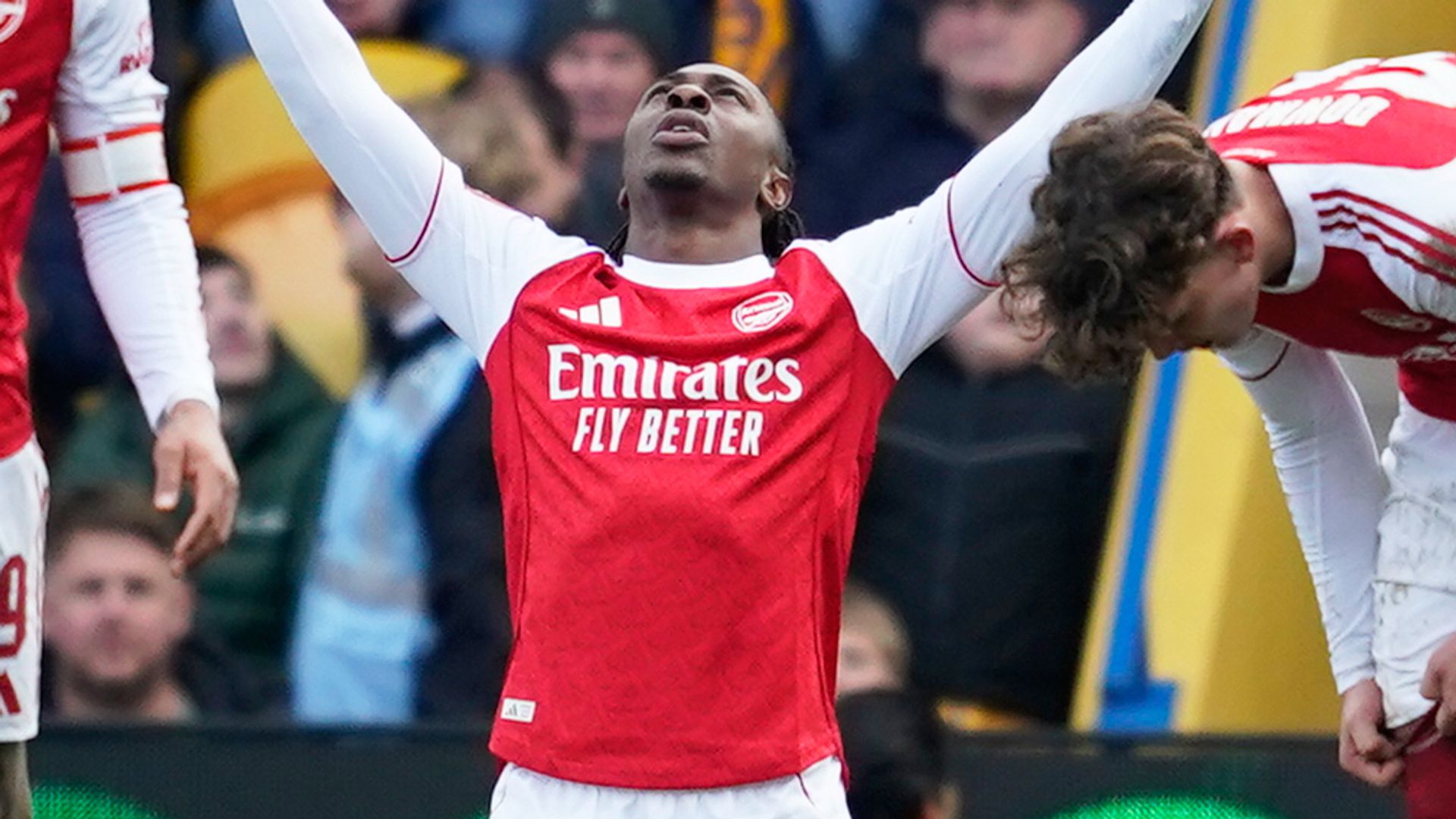 Arsenal hang on against Mansfield to make FA Cup last eight