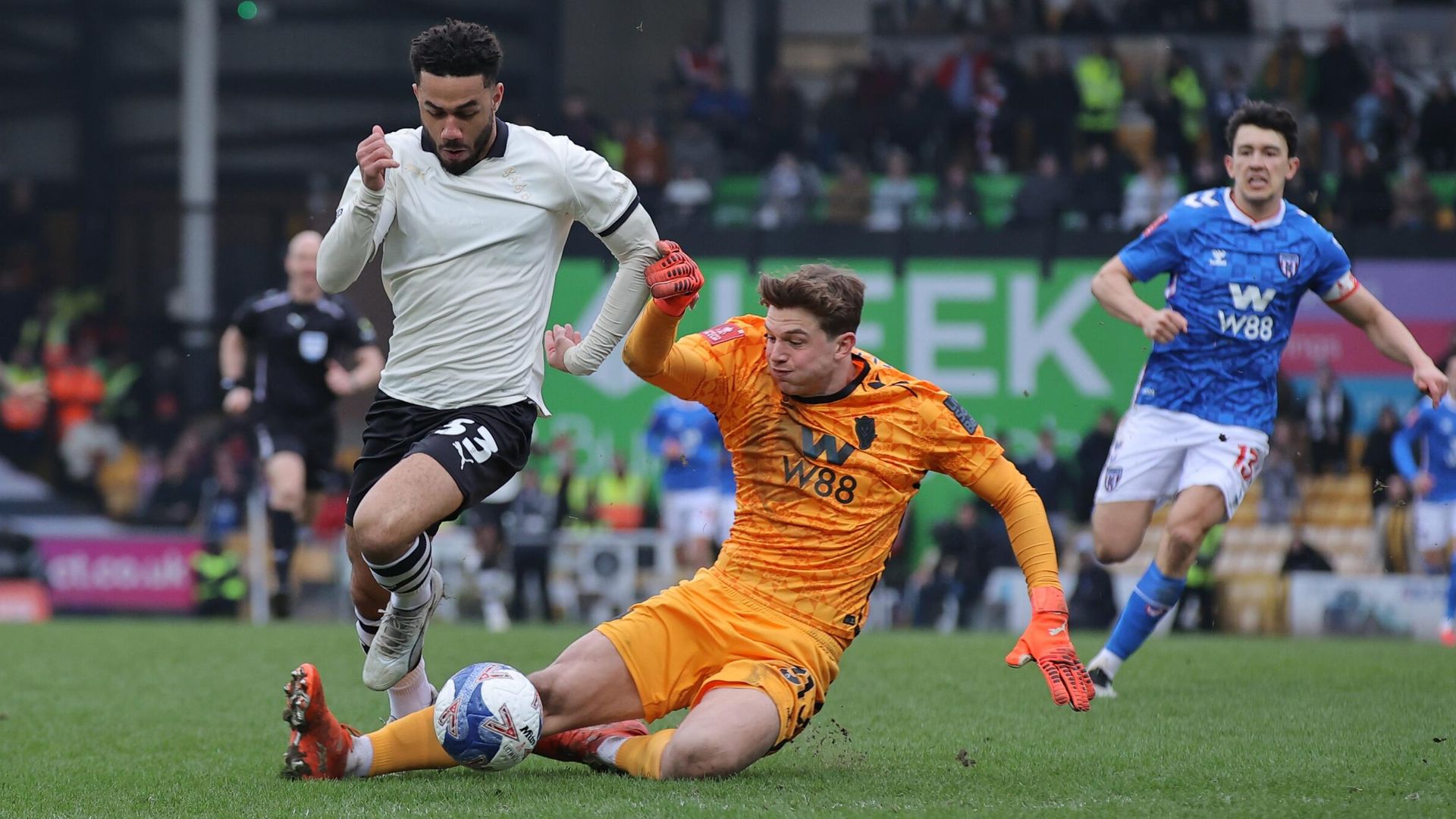 Port Vale still on for upset as Sunderland goalkeeper escapes red card LIVE!