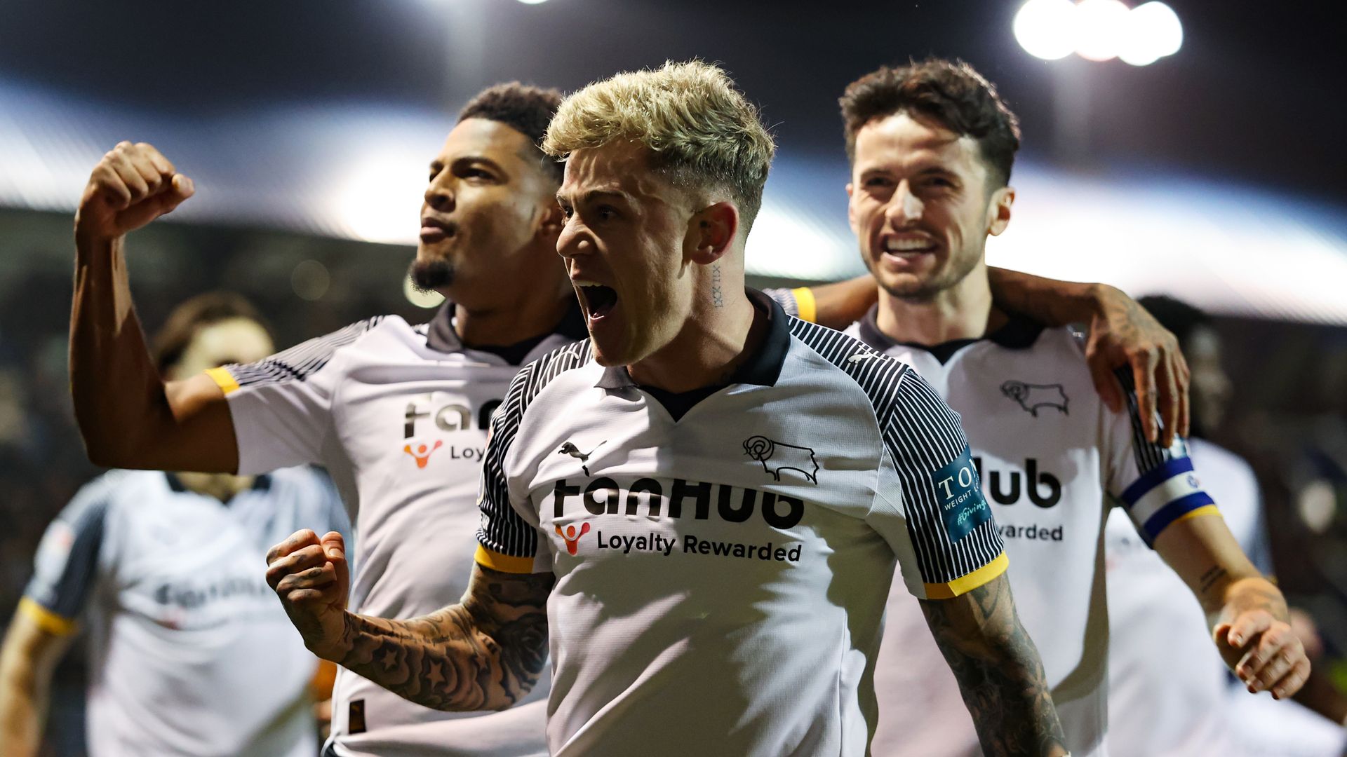 Szmodics strikes to keep Derby in Championship play-off hunt