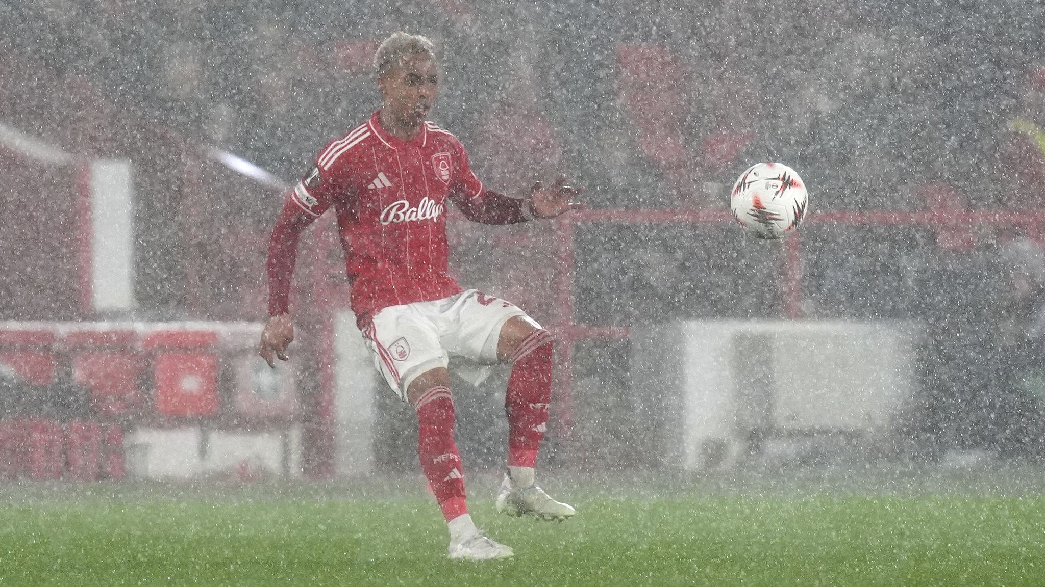 Nottingham Forest 0-1 FC Midtjylland: Vitor Pereira's side beaten in Europa  League round of 16 first leg | Football News | Sky Sports