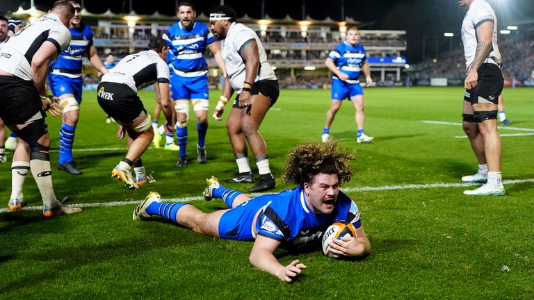 Alfie Barbeary tekee yhden Bathin yhdeksästä yrityksestä.