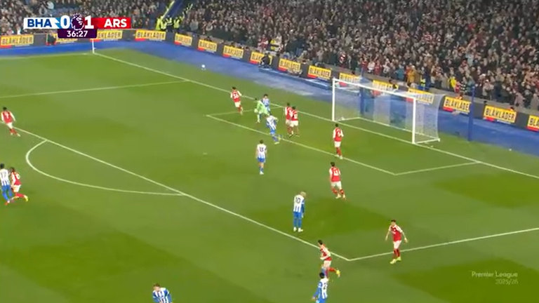 रायाने मिटोमाला फाऊल केल्याचे समजले कारण त्याने पटकन बुकायो साकाला चेंडू टाकण्याचा इशारा केला.