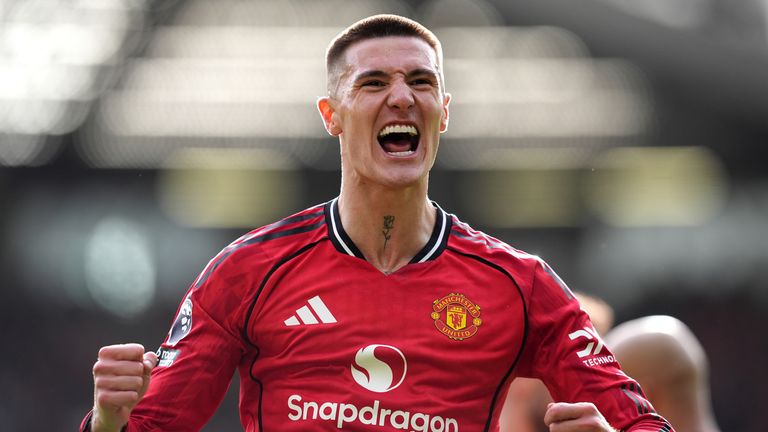 Benjamin Sesko celebrates his goal