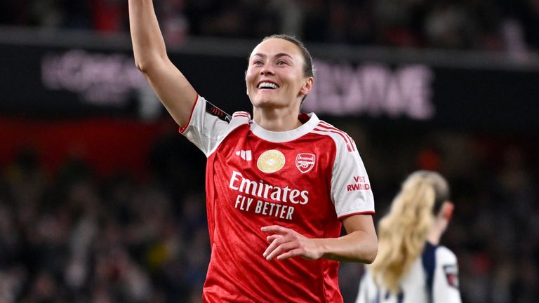 Caitlin Foord festeggia dopo aver segnato il quarto gol dell'Arsenal