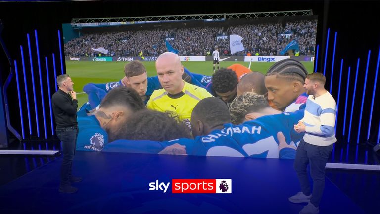 Carragher on the Chelsea huddle
