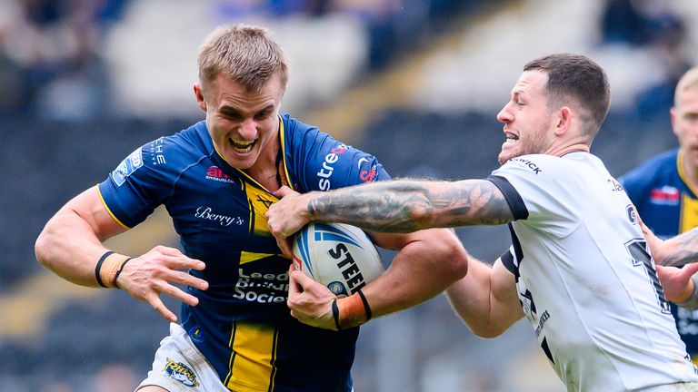 Picture by Allan McKenzie/SWpix.com - Leeds' Cooper Jenkins is tackled by Hull FC's Cade Cust