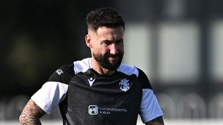 David Webb keskustelussa Georgian maajoukkueen kanssa (luotto: Lasha Kuprashvili @ GFF)