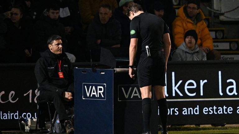 PAISLEY, SCOTLAND - MARCH 08: Referee David Dickinson consults the VAR monitor before awarding St Mirren a penalty as Partick Thistle's Robbie Crawford is deemed to have handled the ball inside the box during a Scottish Gas Scottish Cup Quarter-Final match between St Mirren and Partick Thistle at the SMiSA Stadium, on March 08, 2026, in Paisley, Scotland. (Photo by Rob Casey / SNS Group)