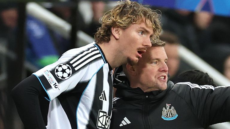 Eddie Howe gives instructions to substitute Nick Woltemade during the Champions League game against PSV