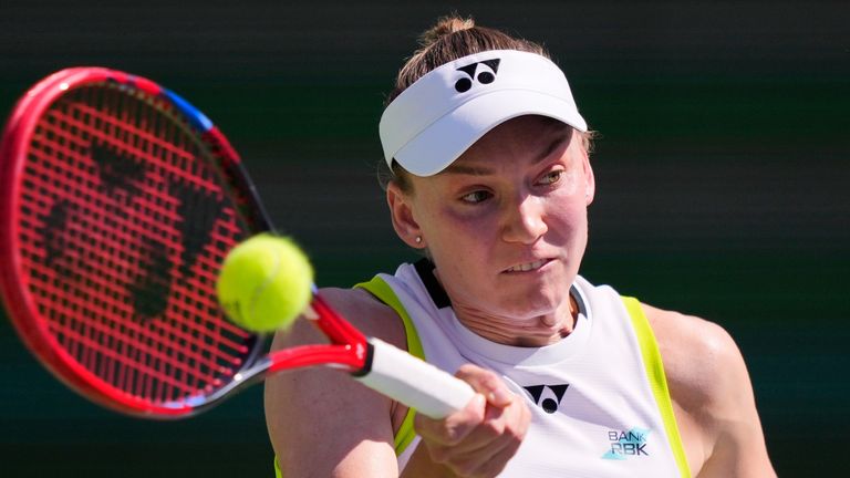 Elena Rybakina palaa Aryna Sabalenkaan Indian Wellsin finaalin aikana