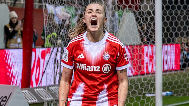 Georgia Stanway playing for Bayern Munich