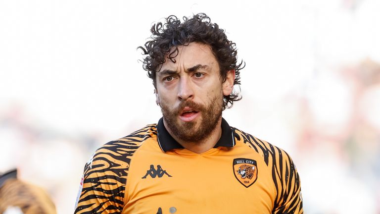 Hull beat Sheff Wed to tighten grip on play-off spot