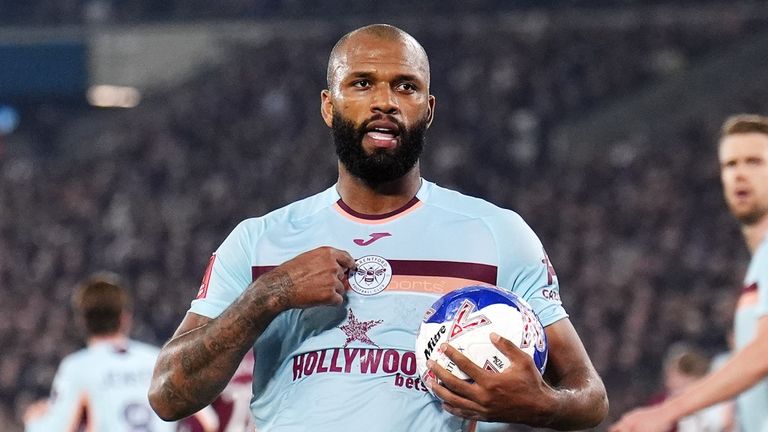 Brentford's Igor Thiago celebrates scoring his second goal against West Ham