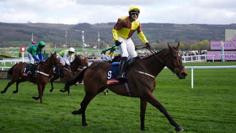 King Rasko Grey ridden by Paul Townend wins the Turners Novices' Hurdle