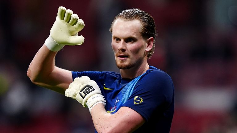 Kinsky warming up at Atletico Madrid's stadium