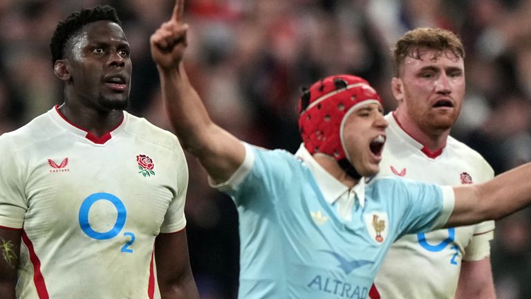 Louis Bielle Biarrey of France celebrates after Thomas Ramos kicked the winning penalty against England