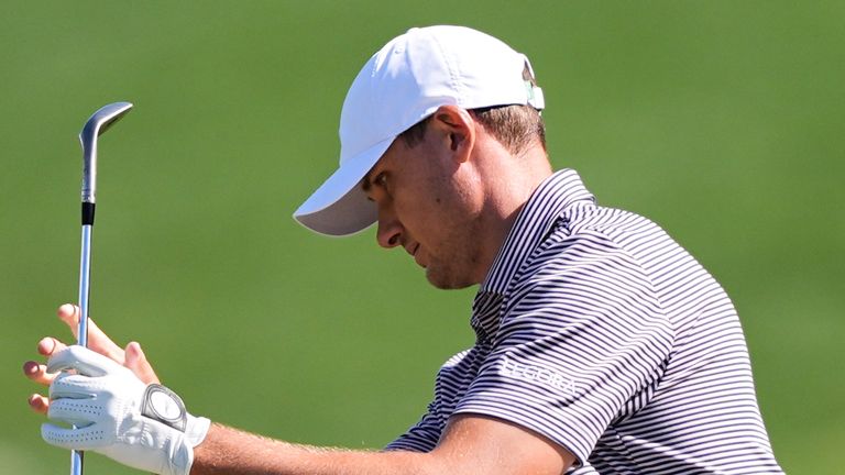 Ruotsalainen Ludvig Aberg juhlii lyötyään yhdeksännen reiän The Players -turnauksen toisella kierroksella =